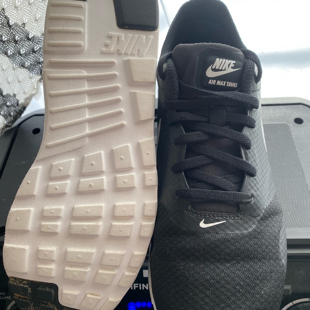 Nike’s - Picture 3 of 5